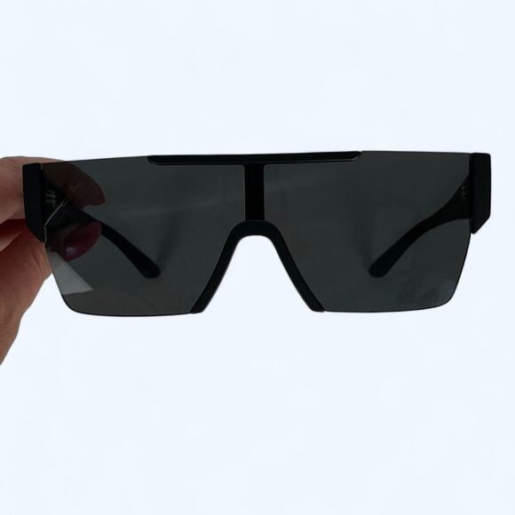 BURBERRY BE4291 346487 Matte Black Sunglasses W/case. Pre-Owned - Picture 3 of 9